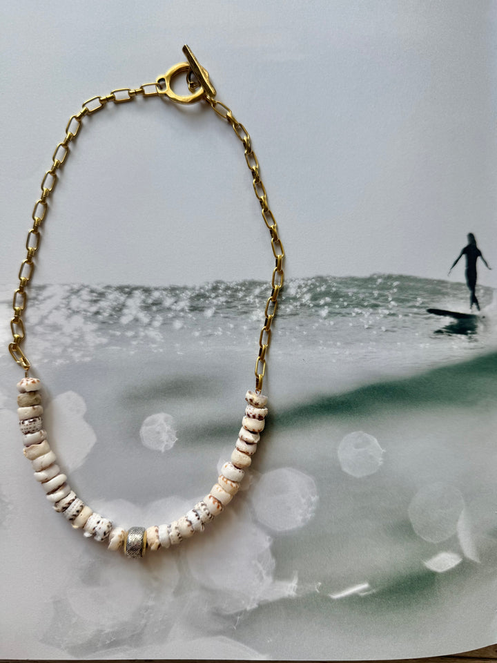 Surfing the waves necklace