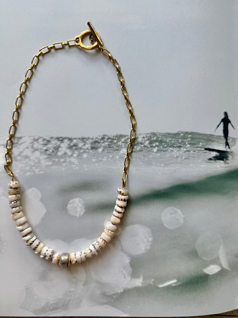 Surfing the waves necklace