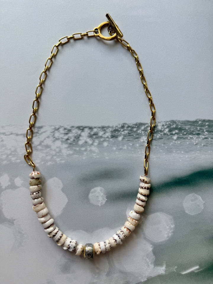 Surfing the waves necklace