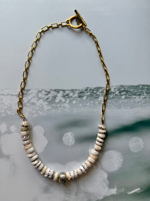 Surfing the waves necklace