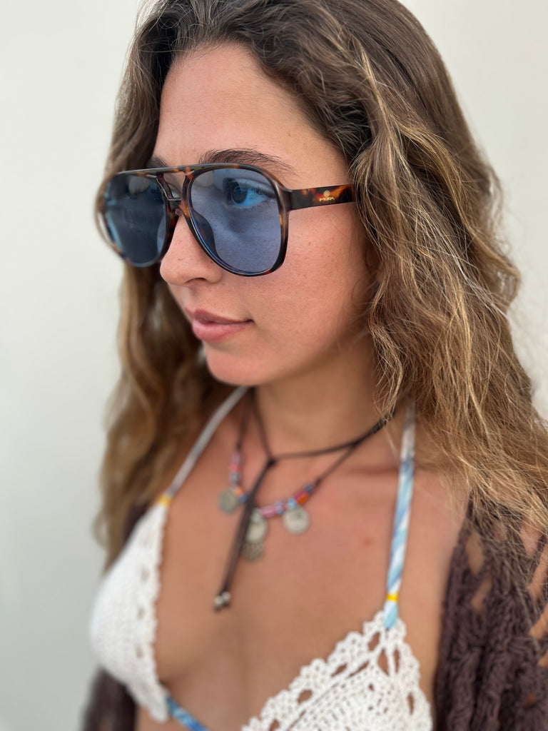 Malibú Sunnies, by Arvo X Mora